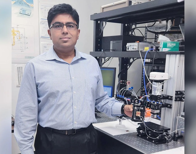 Image: The integrated optical sensor is capable of detecting dopamine directly from an unprocessed blood sample (Photo courtesy of Professor Debashis Chanda)